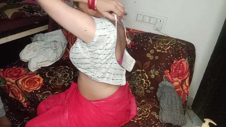 cuteindiancpl21: Soție indiancă sexy se fute cu prietenul soțului acasă
