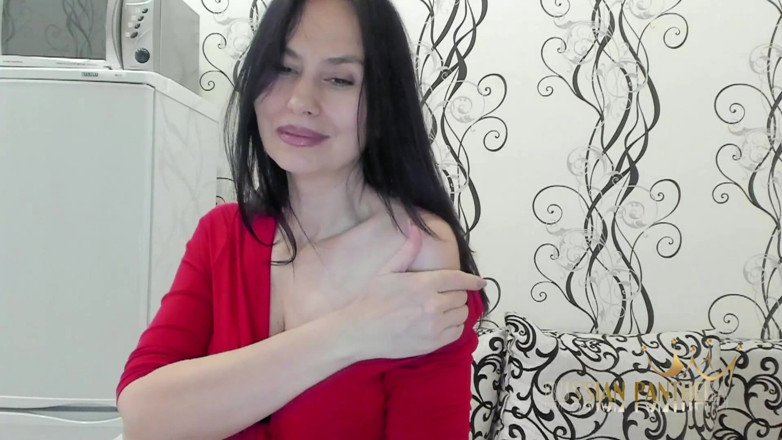 ANGELA_LADY: Señora en rojo 1