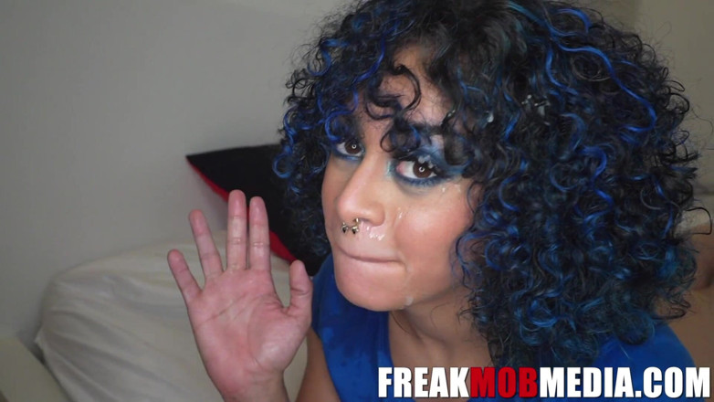 Freak Mob Media: หีสาวริกกันผมลอนถูกกระแทกยับ