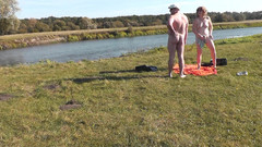 XXX-Platinum: Milenec ošukal blonďatou milfku zezadu na pláži