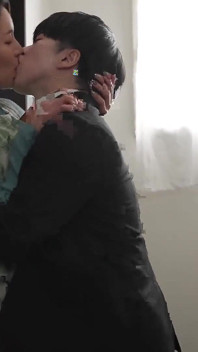 În timp ce soția mea era însărcinată acasă la părinți, am făcut sex nonstop acasă cu un profesor. Capitolul.2