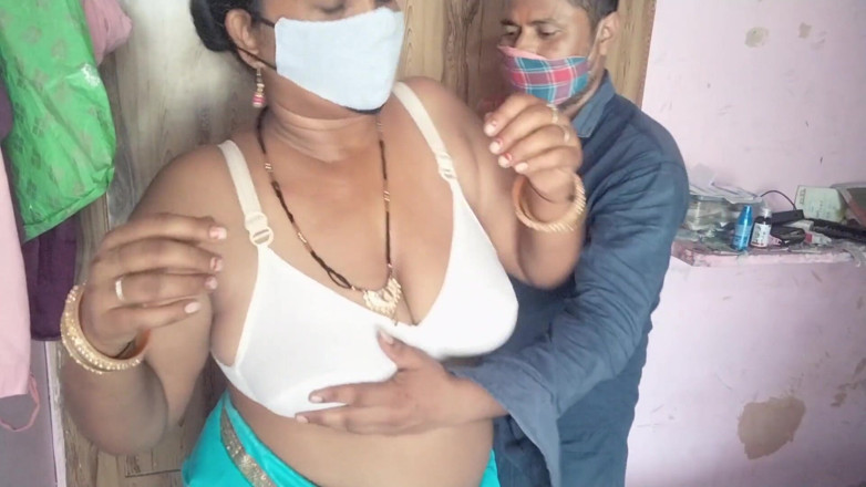 Yourgeeta8899: Selepas minum susu payudara besar Geeta, saya mengongkeknya dan memasukkan...