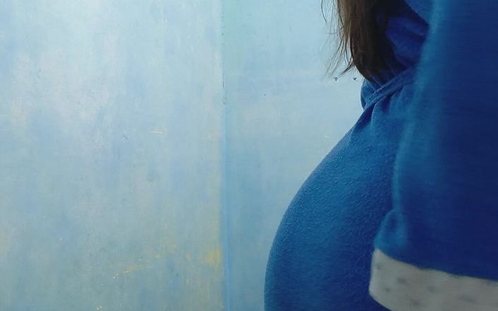 Vaginabig88: Studentin masturbiert in einem nassen zustand