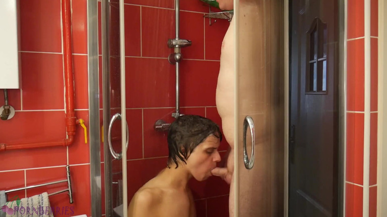 Ethan Alex: Membasuh rambut dengan air mani - blowjob mandi dan handjob