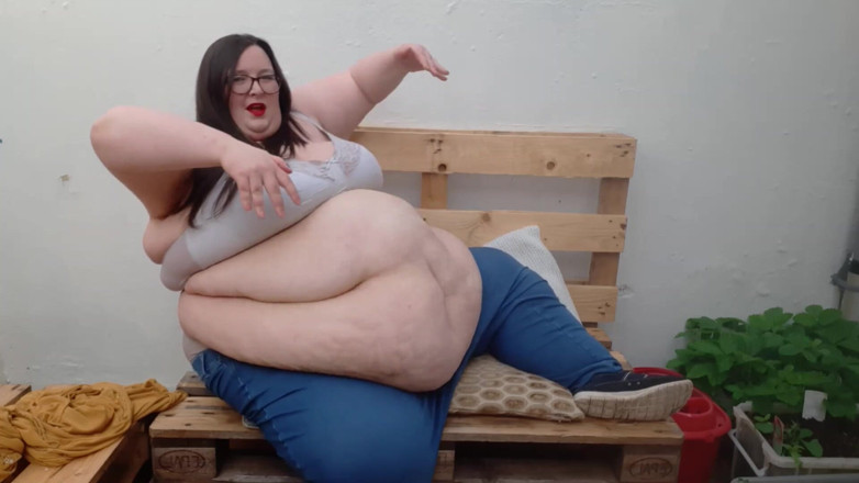 SSBBWLadyBrads: SSBBW秘密の花園の腹とおっぱいの遊び