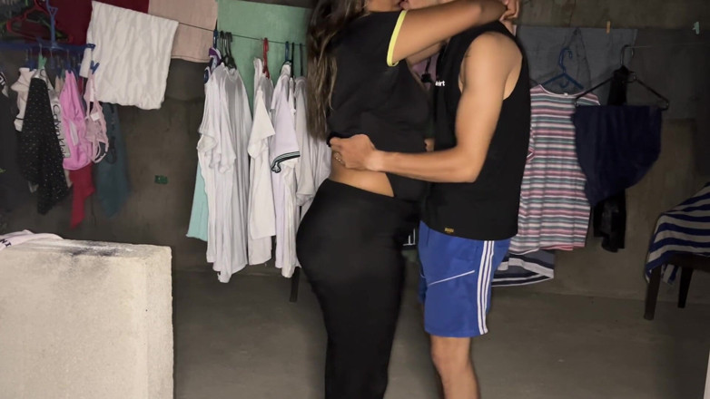 Miaandaxel: Într-un trandafir cu vecina mea, ne încântăm până îi futem pizda pe...