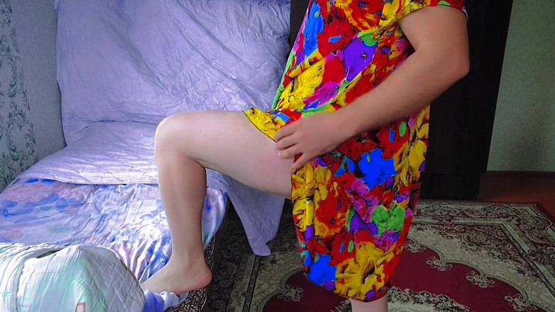 Kitty_Cross: 华丽的穿着高跟鞋自信地行走