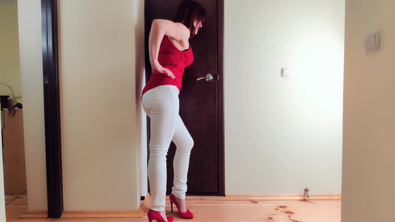 Adele Amber: I jeans bianchi stanno bagnando,,,,,