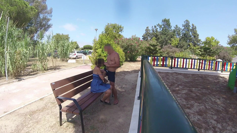 Miss Creamy: Pecorina Estrema! Pompino Rischioso Con Insegnante in Una Panchina Pubblica! -...