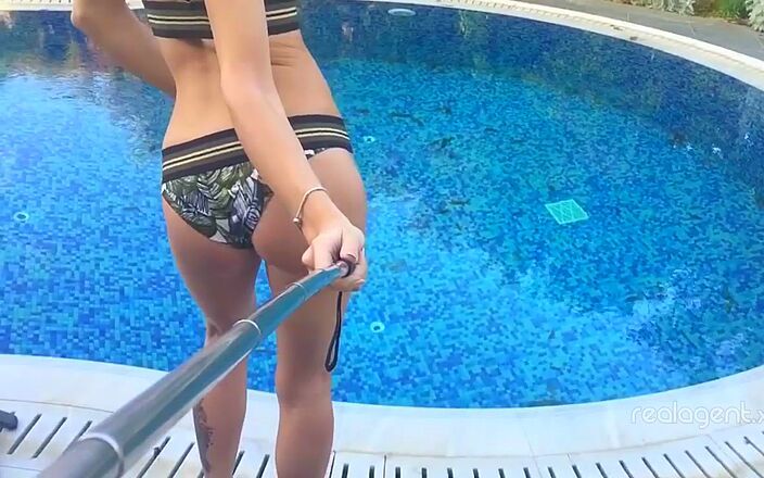 Real Agent: Hor morena gata Lovenia Lux está esfregando seu boquete com...