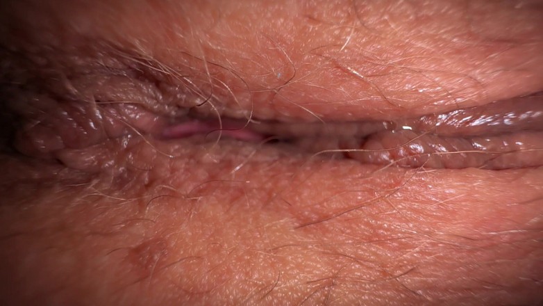 Gigi oficial: 我舔她的屁股,用她的丁字裤擦干净,并把她的内裤带走