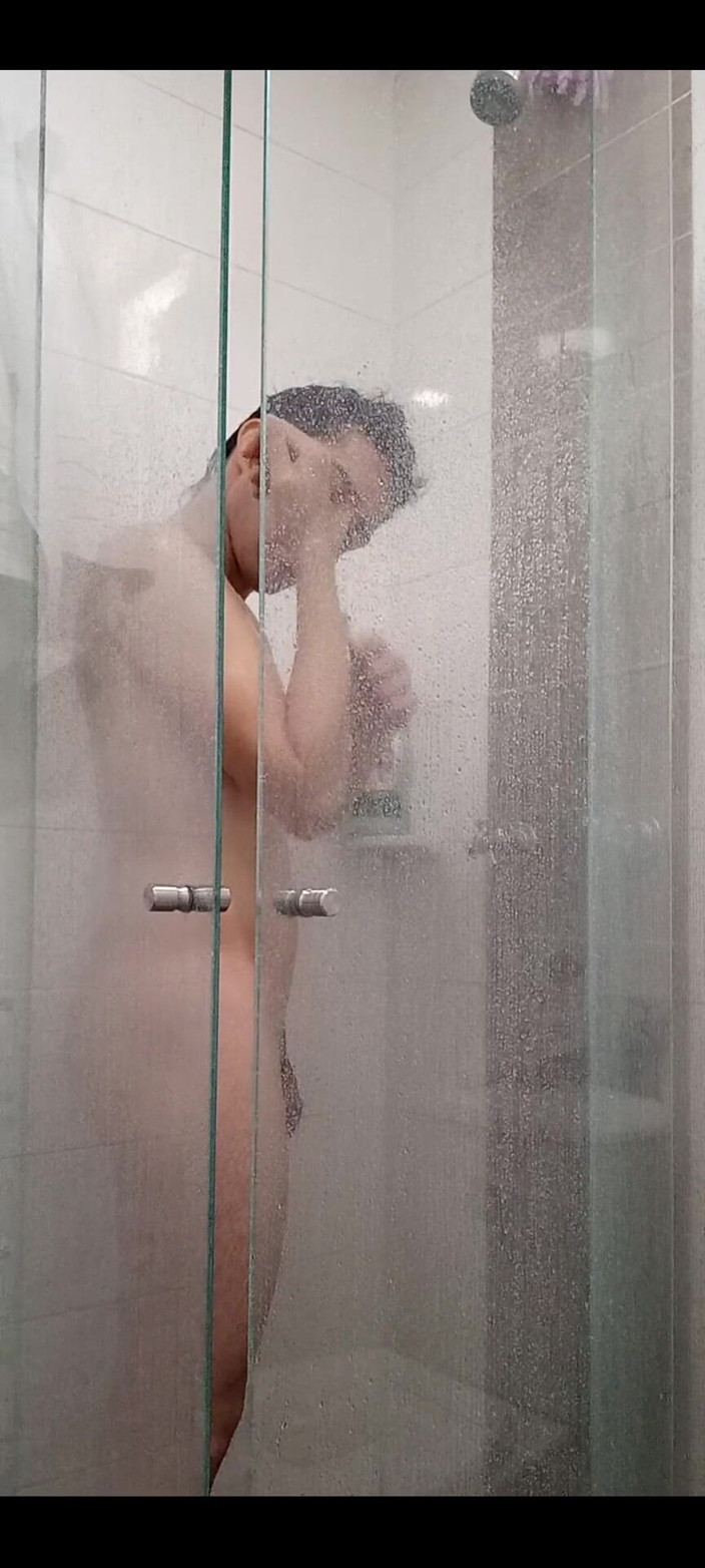 Diego_latinboy: 在浴室里撸管