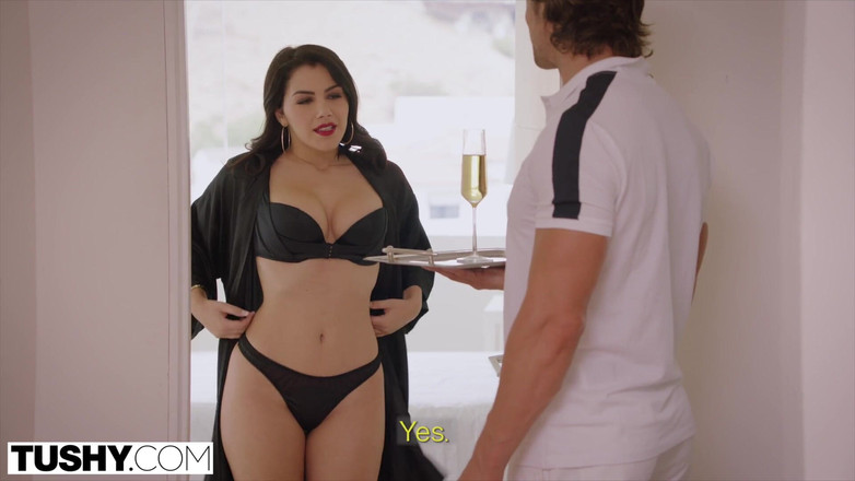 Tushy: Tushy la moglie bollente viene sbattuta nel culo mentre tradisce