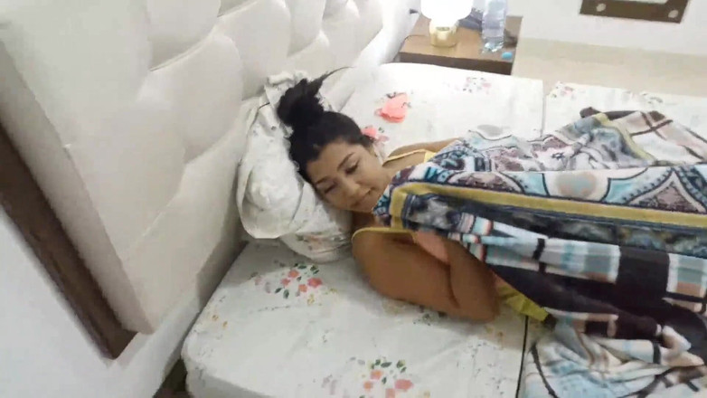 Pikaa6: 18letá brunetka s velkými povislými prsy