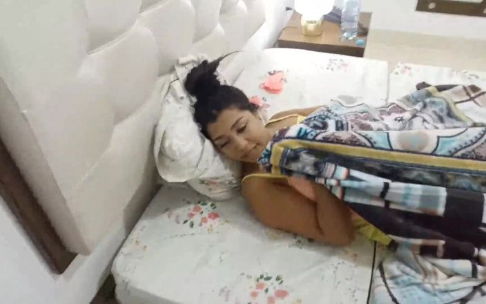 Pikaa6: Morena de 18 anos peituda e flácida
