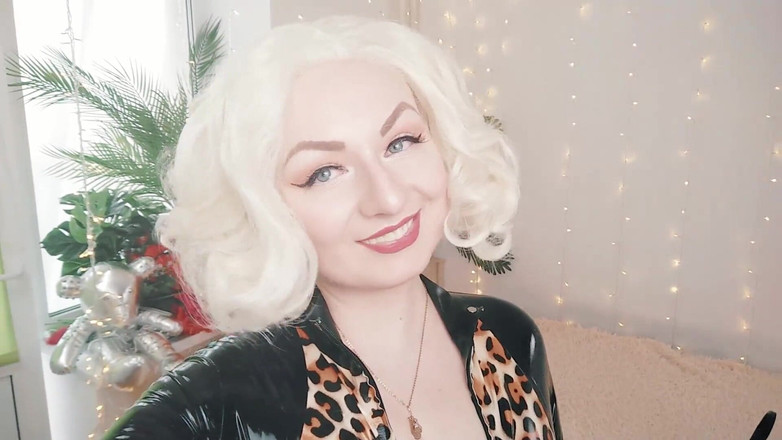 Arya Grander: Video selfie con una tuta di gomma in lattice, MILF...