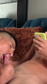 Chico curioso follando con un hombre gay