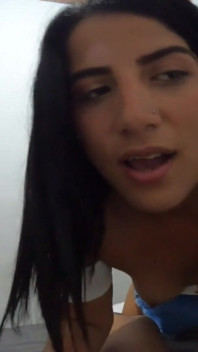Tatiana la bella puttana latina è una moglie traditrice succhia un grosso cazzo nero fino a quando non le fa male al collo - jhodez1