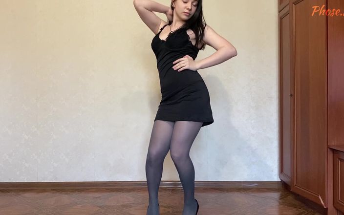 Pantyhose me porn videos: Amber tar av sig svarta klänningslister ner till behå, trosor,...