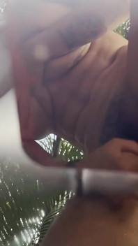Les Lesbiennes Aiment Laver Une Voiture De Luxe - Salive, Squirt Et Orgasmes Multiples