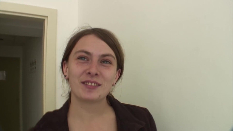 German amateur couples: Sexy vypadající kočička z Německa poprvé potěší ptáka v POV