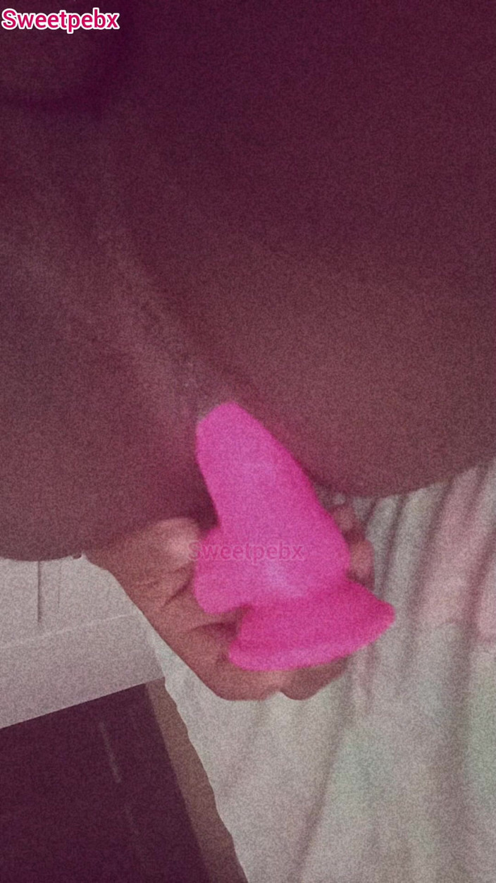 Sweet Peb X: Twerking a anální masturbace