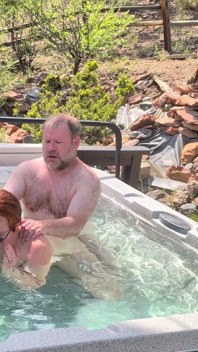 Plusieurs creampies sous l’eau, oral et chatte - sexe dans un jacuzzi extérieur avec une femme rousse pulpeuse amateur