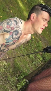 Cbt ağrılı yarak kırbaçlama ve bdsm