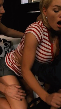 สาวผมทองกับผมน้ำตาลนมยักษ์ แชร์ควยแล้วสลับกลืนน้ำแตก