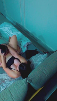 Soția sexy are orgasme cu lins de pizdă de bună dimineața