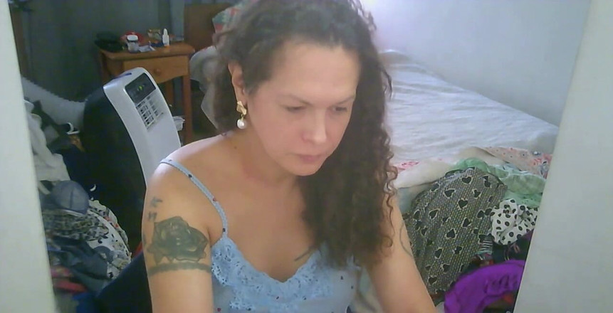 Nikki Montero: Tôi quản lý để xuất bản các chương trình webcam của...