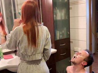 Petite Princesses FemDom (PPFemdom): लाल बालों वाली लड़की अपने दाँत ब्रश करती है और गुलाम के मुंह में थूकती है - शौकिया महिलाओं का अपमान