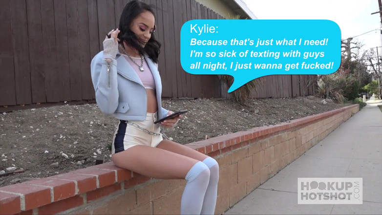 Hookup Hotshot: Morena caliente Kylie Martin se conecta con un chico del...