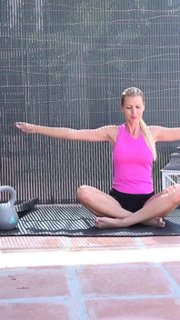 Auntjudys - entraînement de yoga coquin avec Lynna Nilsson, grande MILF sexy