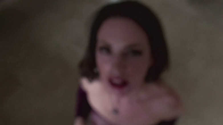 Dark Alley Orgy: Une bombasse coquine se fait baiser dans son trou du...