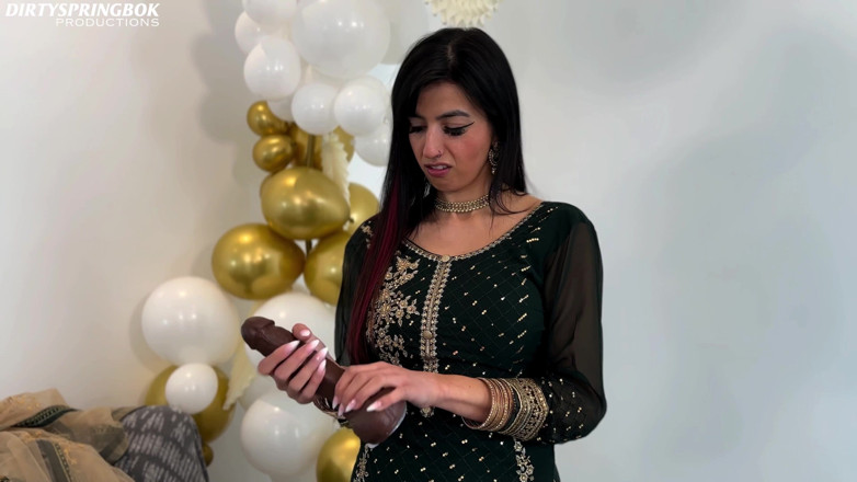 Aaliyah Yasin: Aaliyah Yasin vindt een dildo na het Eid-feestje