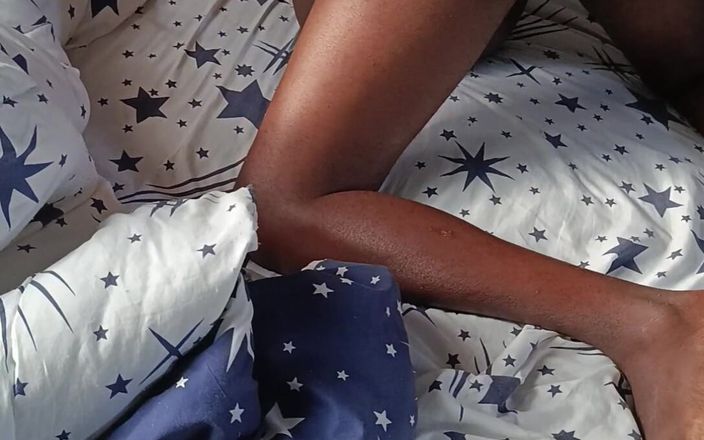 Kenyan Dick: その硬い早朝の勃起が、私たちを再びファックさせました