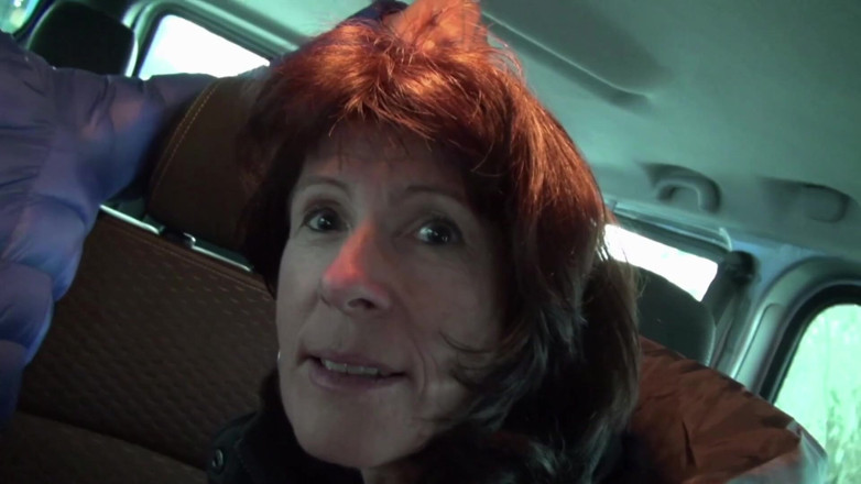 FUCK PARTY XXX and VINTAGE PARTY: Brunette rijpe vrouw opgepikt voor oraal in de auto en...