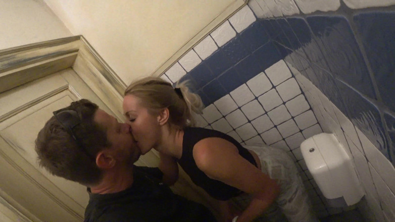 Sinners World: Smerige badkamer vluggertje - Cherry Kiss