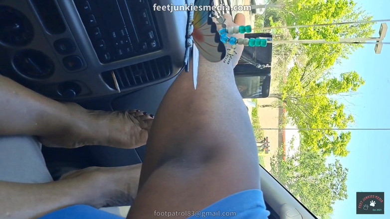 Foot Patrol: Mz Jersey si fa leccare e succhiare i piedi di...