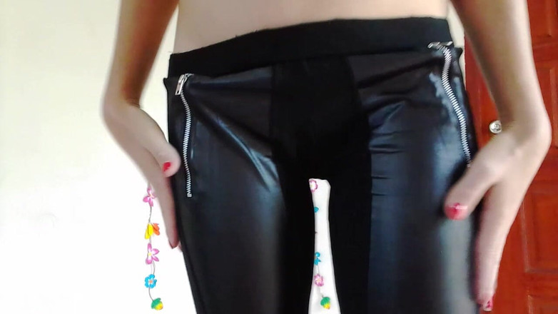 MissAnja_FH: Pantat bahenol cewek sange ini digodain pakai legging sampai muncrat...