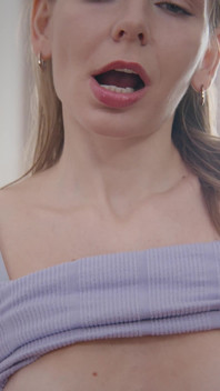 Arina se nestydí předvádět své sexy tělo