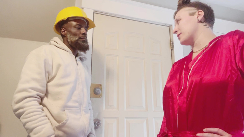 Thekookiejar: La casalinga sola non può resistere di scopare l'operaio nero