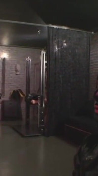 Humiliant, robe en latex, fétichisme des pieds