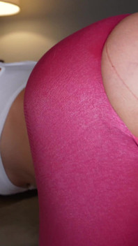 Video với rất nhiều niềm đam mê! Xé quần legging của tôi và cưỡi cu giả