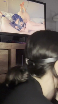 Beccato a guardare porno e lo ha succhiato fino a quando non mi ha dato un enorme creampie orale!
