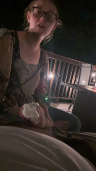 La Moglie Mangia I Marshmellows Arrosto Dal Mio Cazzo