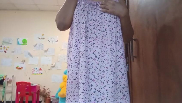 Anne White: Indisch meisje masturbeert met dildo Aziatische solo neukpartij