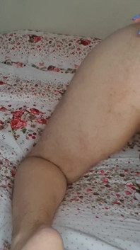 Moje žena testuje můj hladový zadek s černým análním kolíkem. Šuká mě, zatímco drsně honí