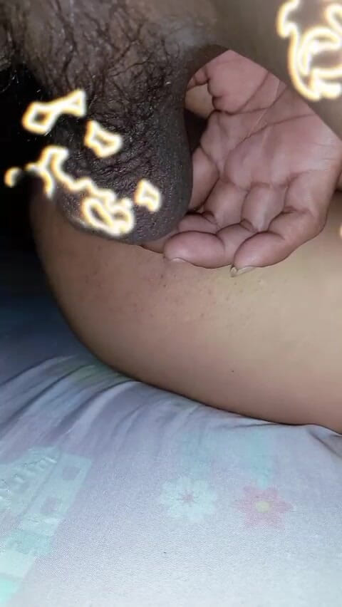 Daddy V: Saya Bermain Pepek Berbulu Saya Dengan Alat Penggetar